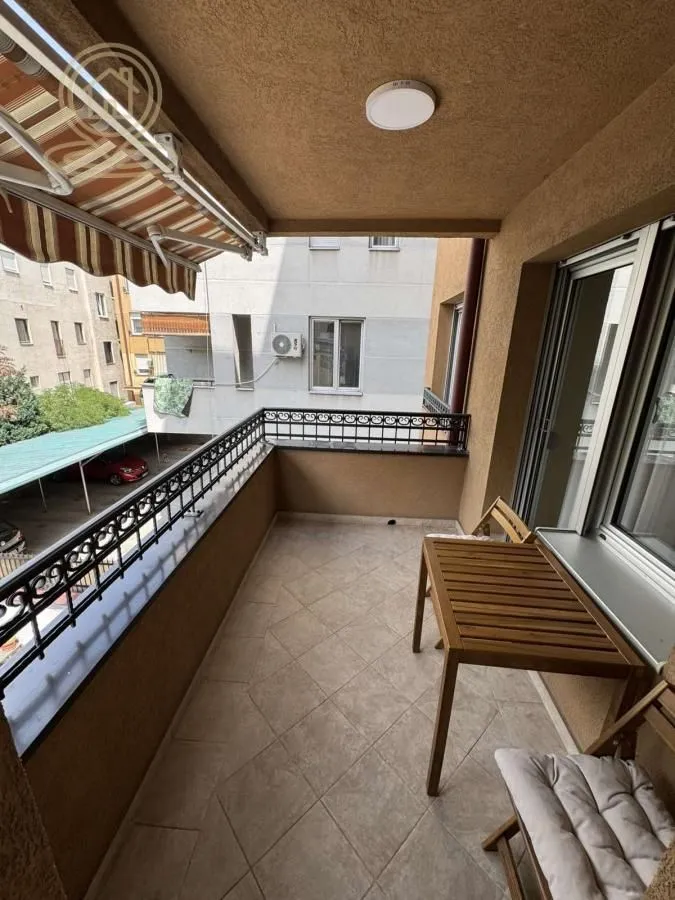 Rent, four bedroom apartment, 90m², Vračar Sve Podlokacije, Beograd