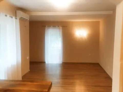 Izdavanje, dvosoban stan, 90m², Gorica C, Podgorica - image 8