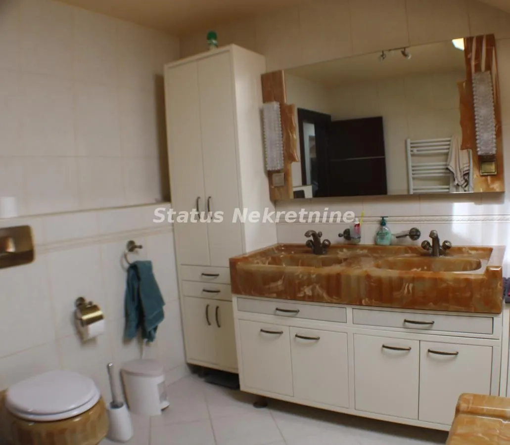 Prodaja, poslovni prostor, 613m², Beočin, Srbija