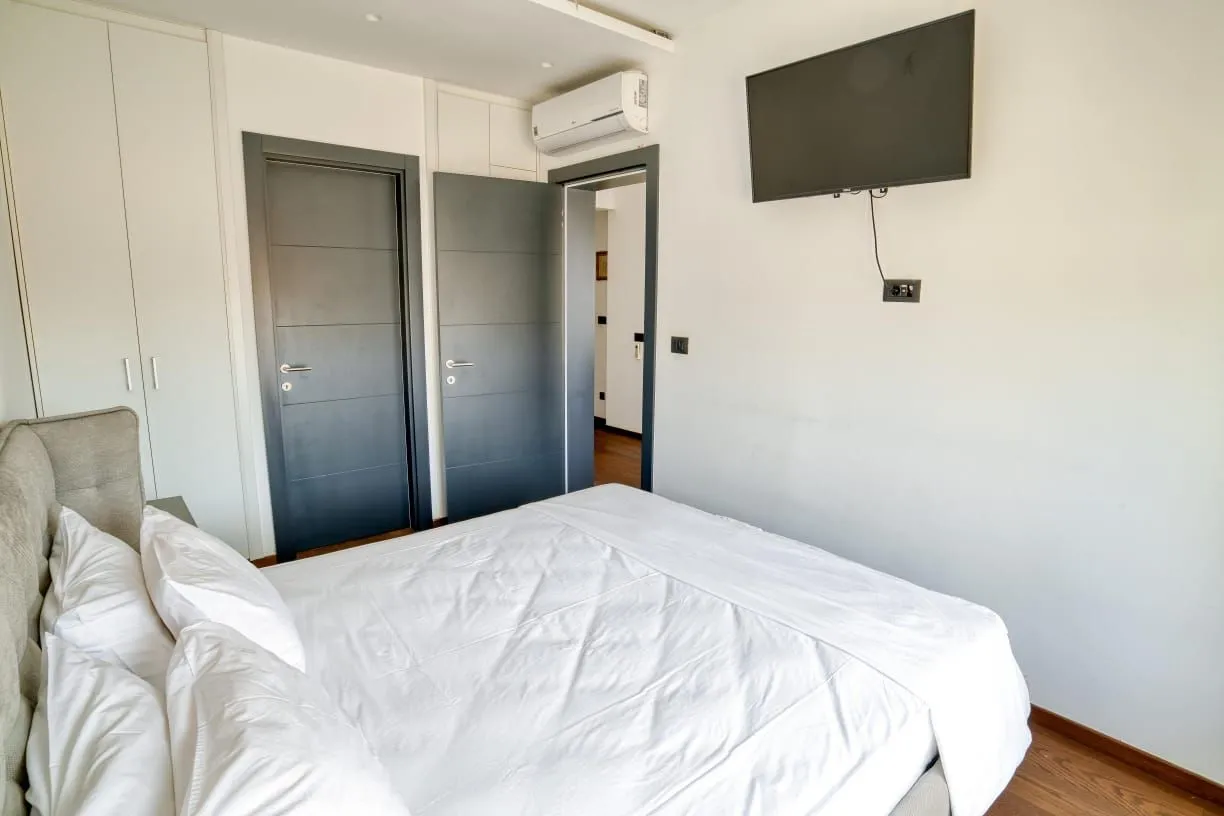 Izdavanje, trosoban stan, 145m², Centar, Budva