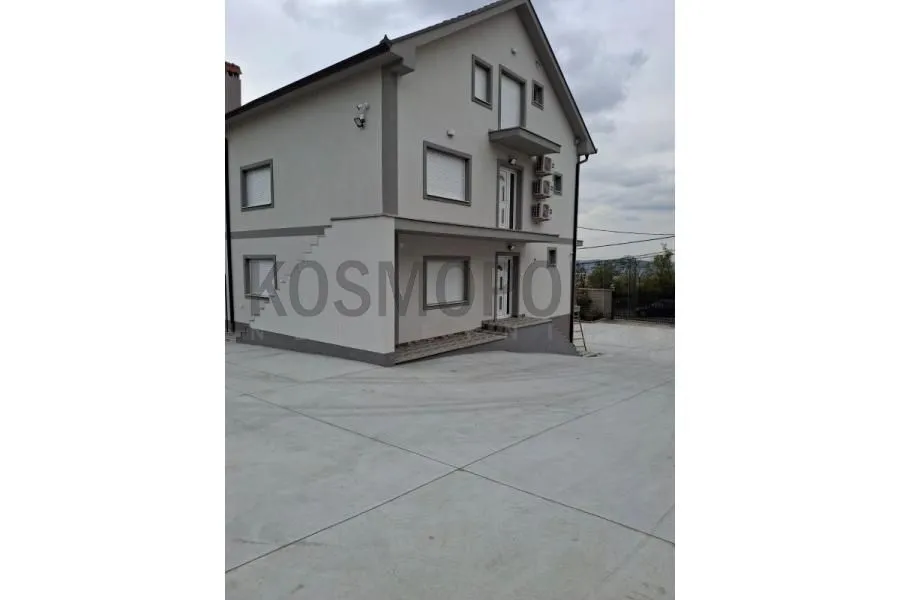 Izdavanje, kuća, 250m², Mali Mokri Lug, Zvezdara Sve Podlokacije