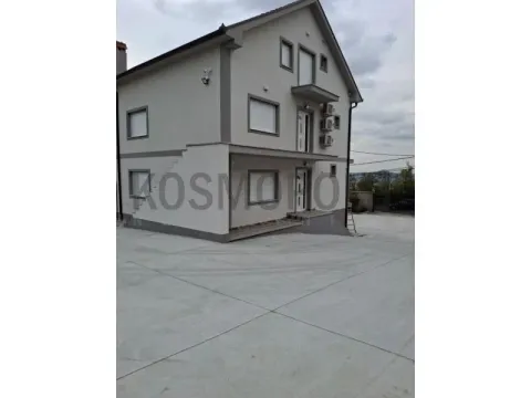Izdavanje, kuća, 250m², Mali Mokri Lug, Zvezdara Sve Podlokacije - image 2