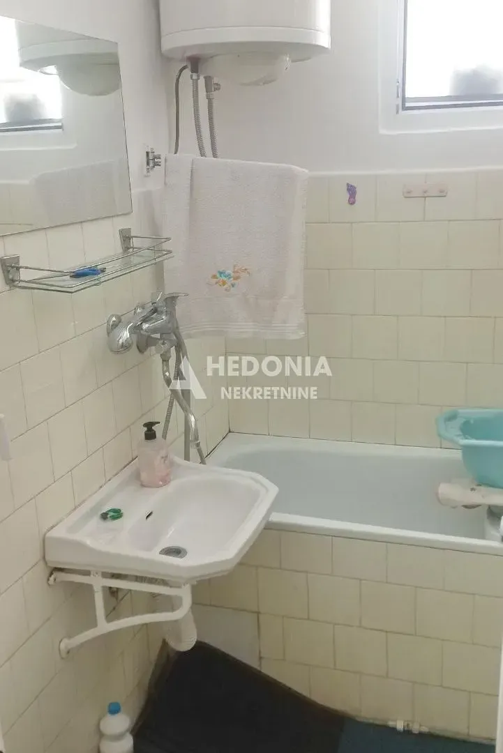 Prodaja, dvosoban stan, 58m², Zemun Sve Podlokacije, Beograd