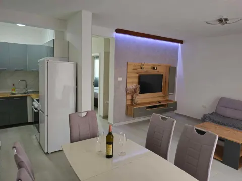 Rent, one bedroom apartment, 45m², Radanovići, Kotor - image 8