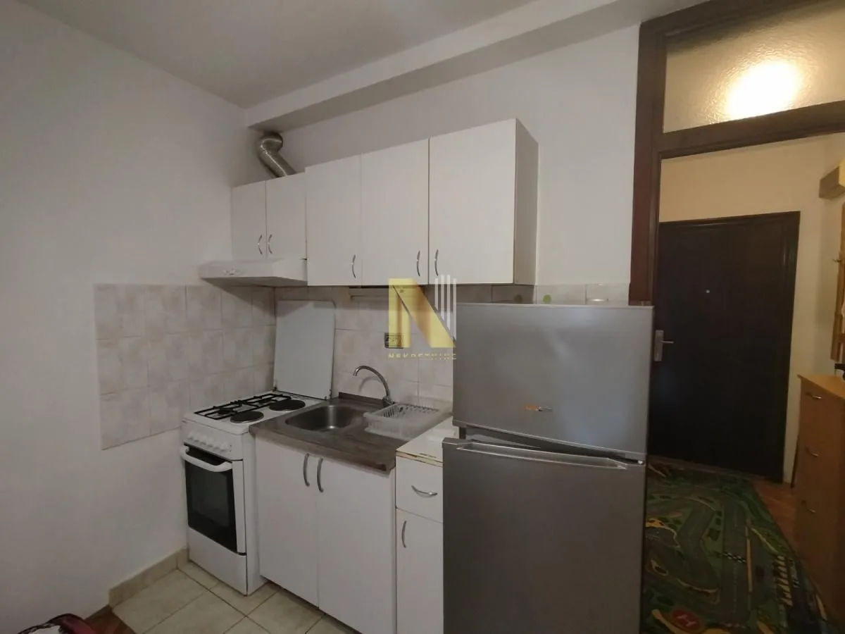 Izdavanje, jednosoban stan, 27m², Centar, Novi Sad