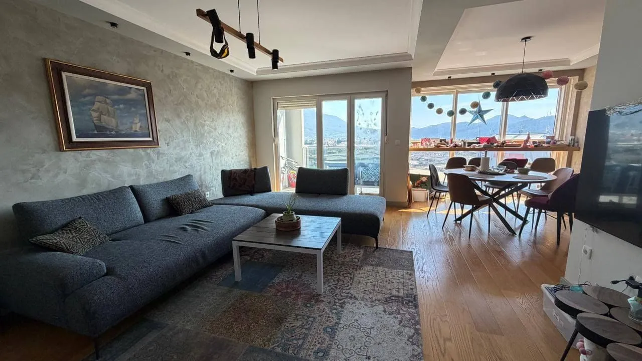 Prodaja, trosoban stan, 112m², Centar, Bar