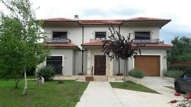 Izdavanje, kuća, 200m², Tološi, Podgorica