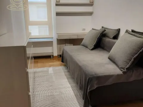 Izdavanje, trosoban stan, 64m², Kalenić Pijaca, Vračar Sve Podlokacije - image 2