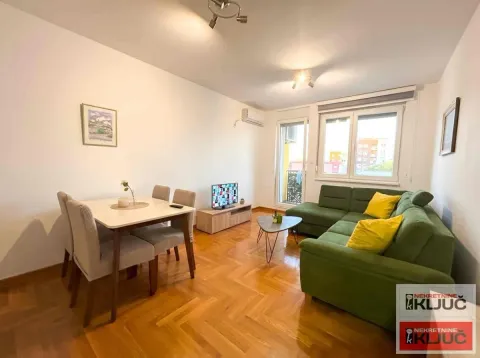 Izdavanje, dvosoban stan, 40m², Centar, Novi Sad - image 2