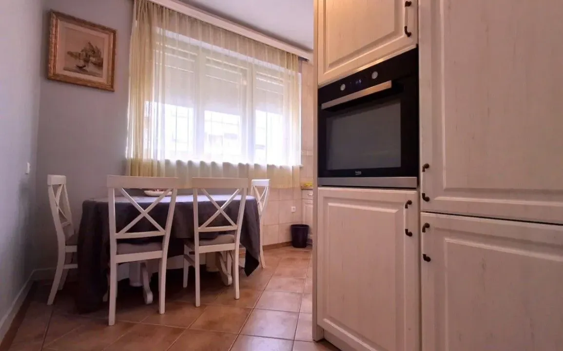 Izdavanje, dvosoban stan, 95m², Centar, Podgorica