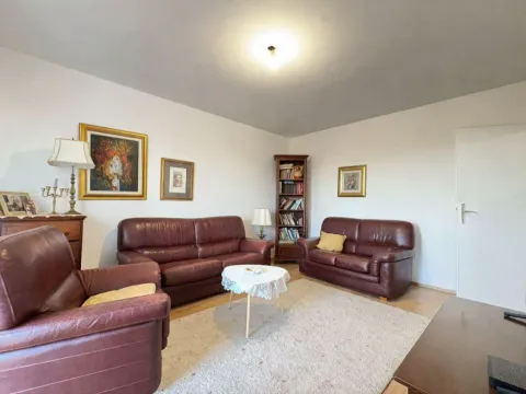 Izdavanje, jednosoban stan, 65m², Pobrežje, Podgorica - image 1