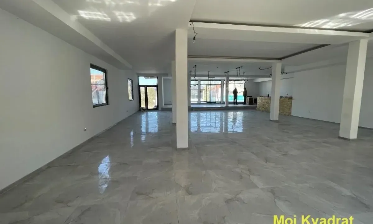 Izdavanje, poslovni prostor, 290m², Labudovo Brdo, Beograd