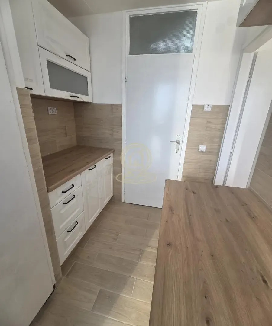 Prodaja, trosoban stan, 75m², Medijana, Niš