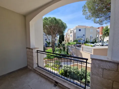 Prodaja, stan, 57m², Tivat, Crna Gora - image 2