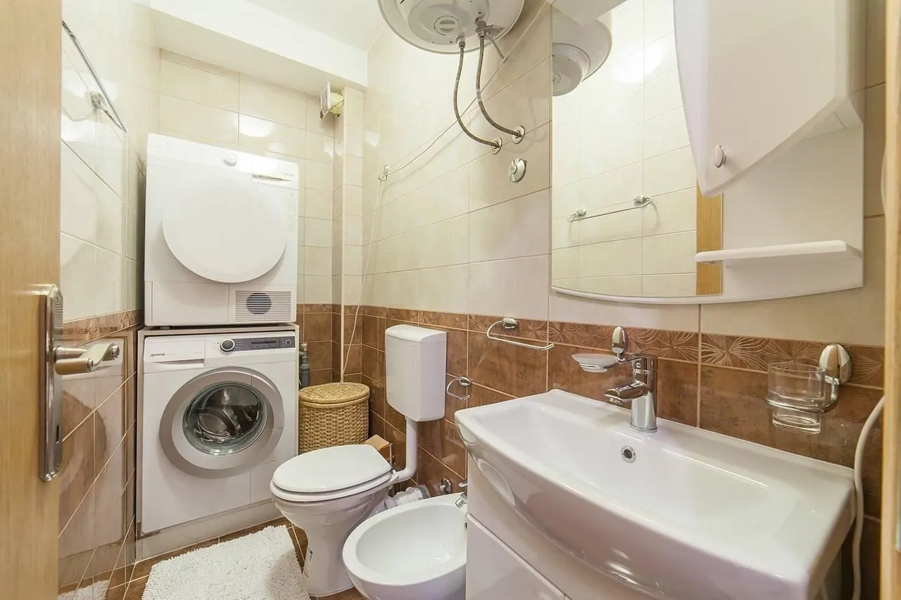 Prodaja, dvosoban stan, 93m², Kalimanj, Tivat