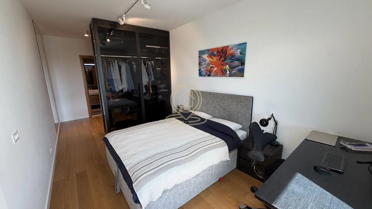 Izdavanje, trosoban stan, 89m², Savski Venac, Beograd