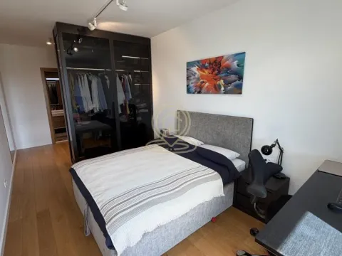 Izdavanje, trosoban stan, 89m², Savski Venac, Beograd - image 9