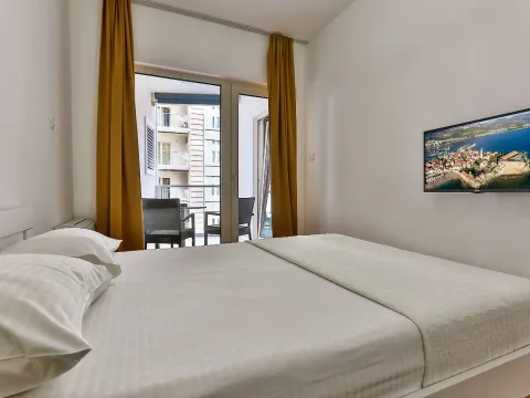 Izdavanje, dvosoban stan, 77m², Centar, Budva - image 11