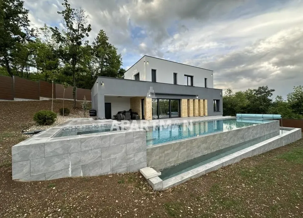 Prodaja, kuća, 330m², Amerić, Mladenovac