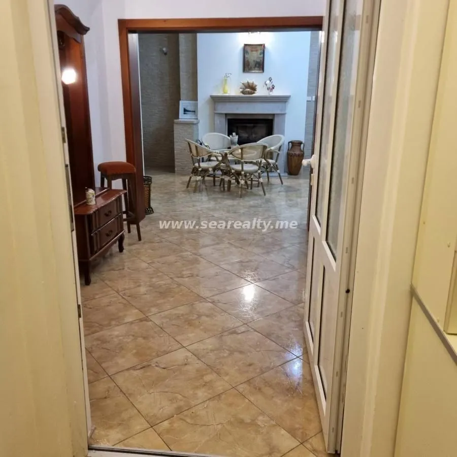 Rent, apartment, 103m², Centar, Tivat