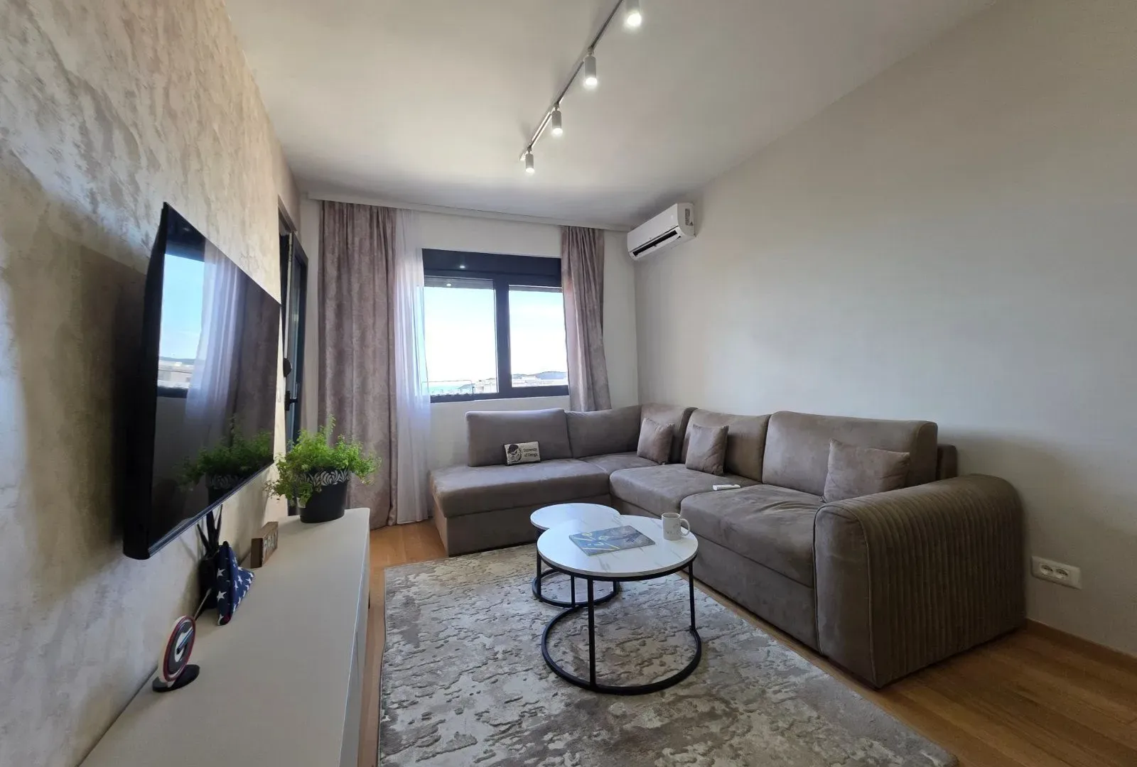 Sale, two bedroom apartment, 71m², Bečići, Budva