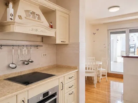 Sale, four bedroom apartment, 148m², Centar, Bar - image 2