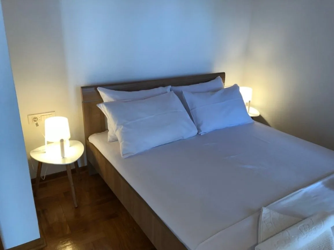 Rent, house, 80m², Centar, Cetinje