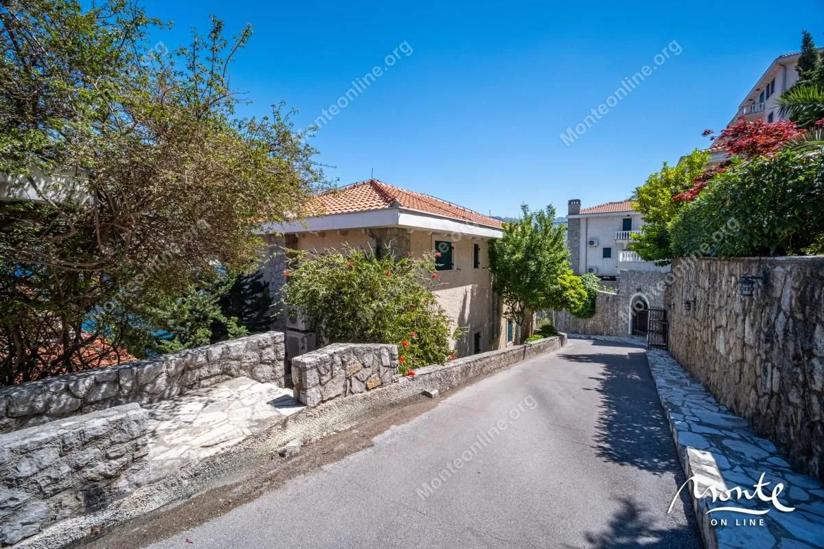 Prodaja, dvosoban stan, 92m², Kostanjica, Kotor