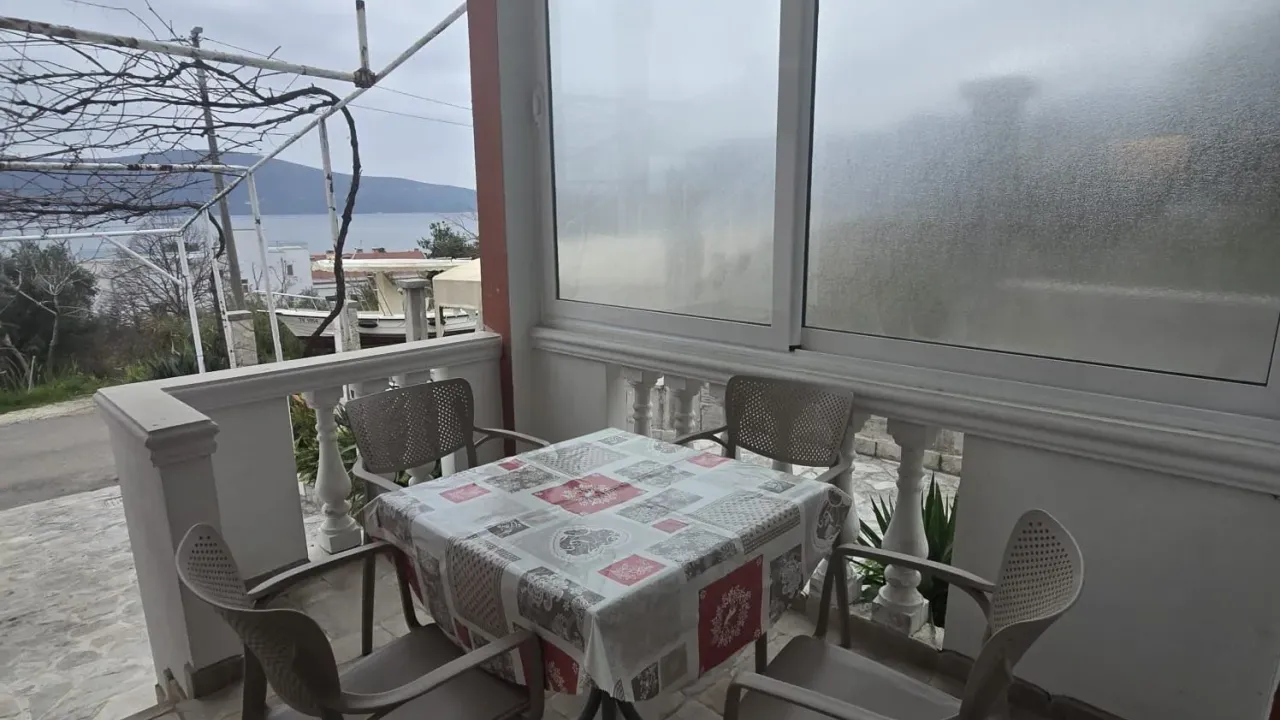 Izdavanje, garsonjera, 35m², Tivat, Crna Gora