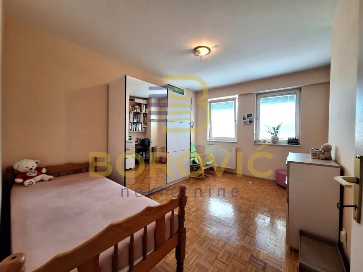Prodaja, trosoban stan, 80m², Novi Beograd Blok 22, Novi Beograd Sve Podlokacije