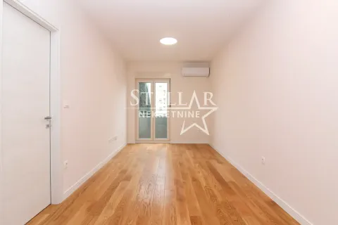Rent, one bedroom apartment, 40m², Central Point, Podgorica - image 1