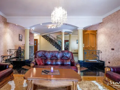 Prodaja, kuća, 560m², Petrovac, Budva - image 14