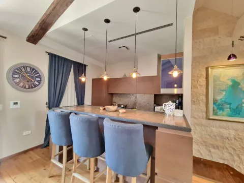 Sale, three bedroom apartment, 192m², Stari Grad, Budva - image 35