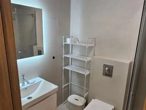 Izdavanje, jednosoban stan, 45m², City Kvart, Podgorica - image 5