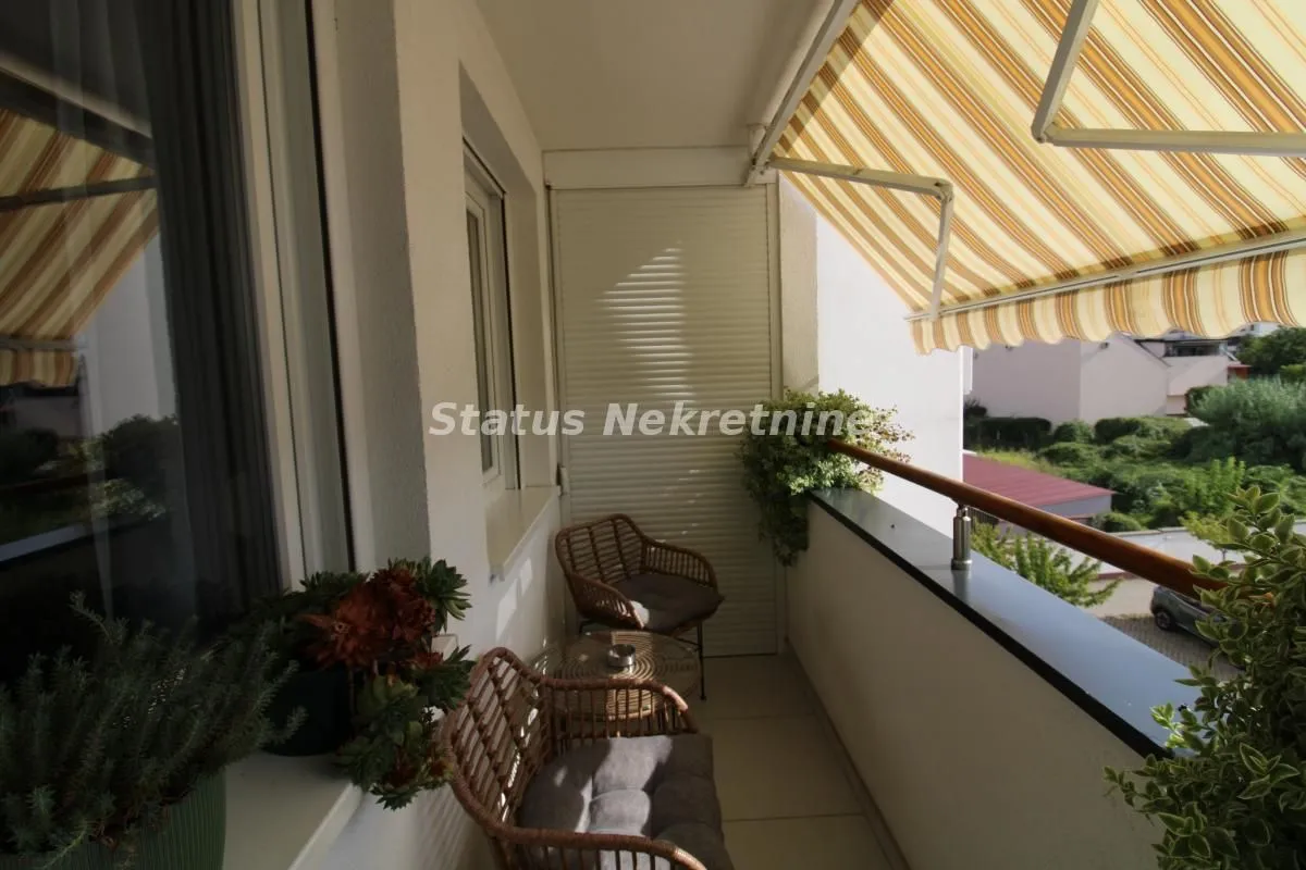 Prodaja, trosoban stan, 59m², Petrovaradin, Novi Sad