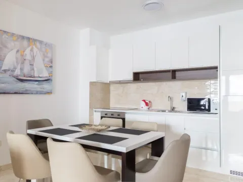 Sale, two bedroom apartment, 89m², Bečići, Budva - image 1