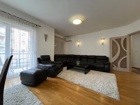 Izdavanje, trosoban stan, 120m², City Kvart, Podgorica - image 2