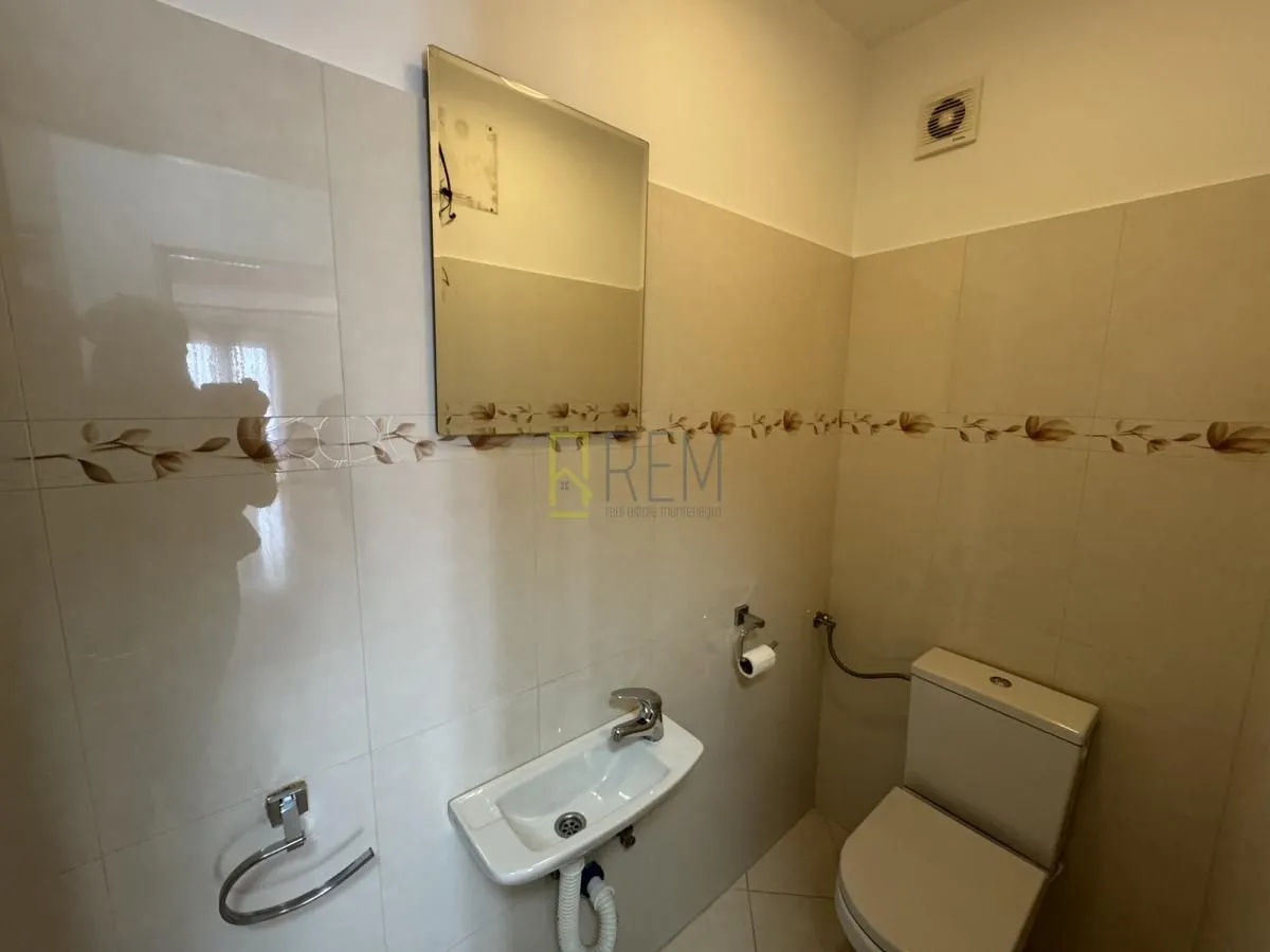 Rent, three bedroom apartment, 161m², Gorica C, Podgorica