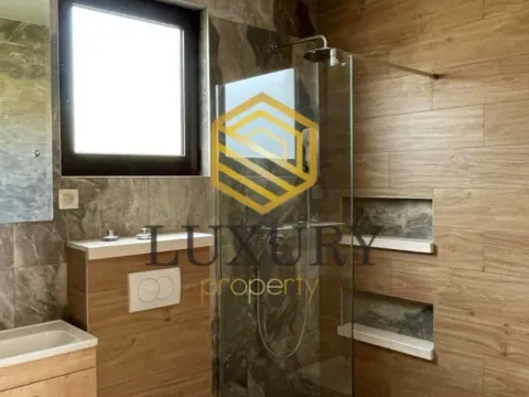 Izdavanje, kuća, 140m², Velje Brdo, Podgorica - image 9