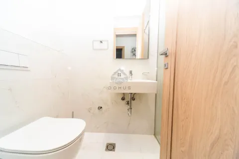 Izdavanje, dvosoban stan, 75m², Master Kvart, Podgorica - image 7