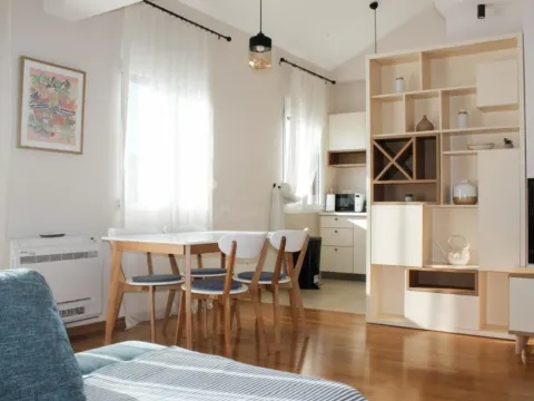 Izdavanje, dvosoban stan, 100m², Centar, Tivat - image 8