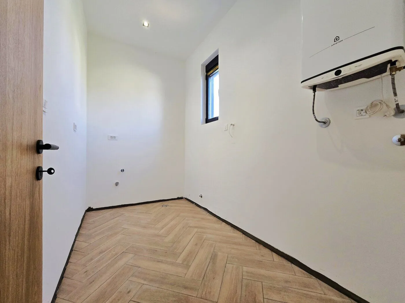 Rent, house, 434m², Farmaci, Podgorica