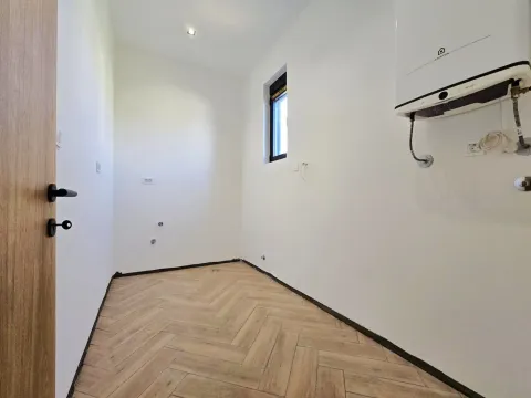 Rent, house, 434m², Farmaci, Podgorica - image 20