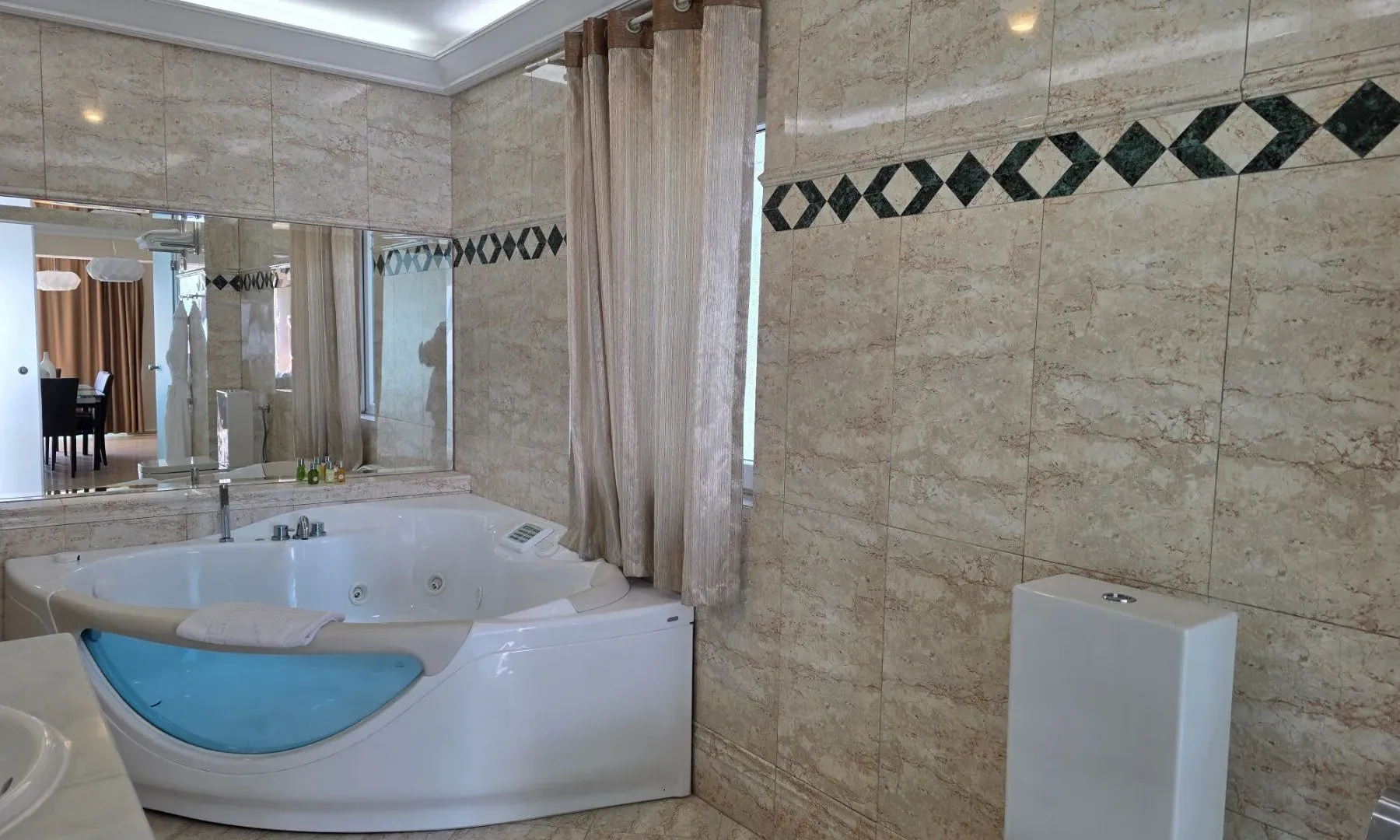 Prodaja, ugostiteljski objekat, 1200m², Sveti Stefan, Budva
