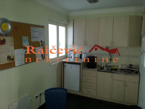 Prodaja, poslovni prostor, 299m², Lekino Brdo, Voždovac Sve Podlokacije - image 8