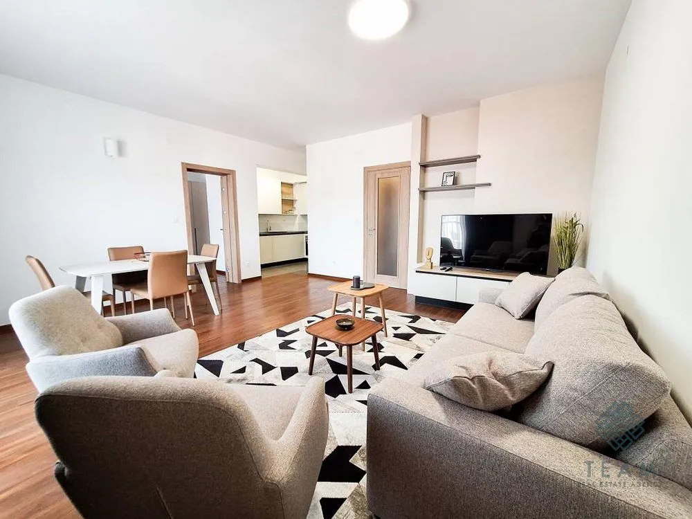 Izdavanje, četvorosoban stan, 136m², Master Kvart, Podgorica