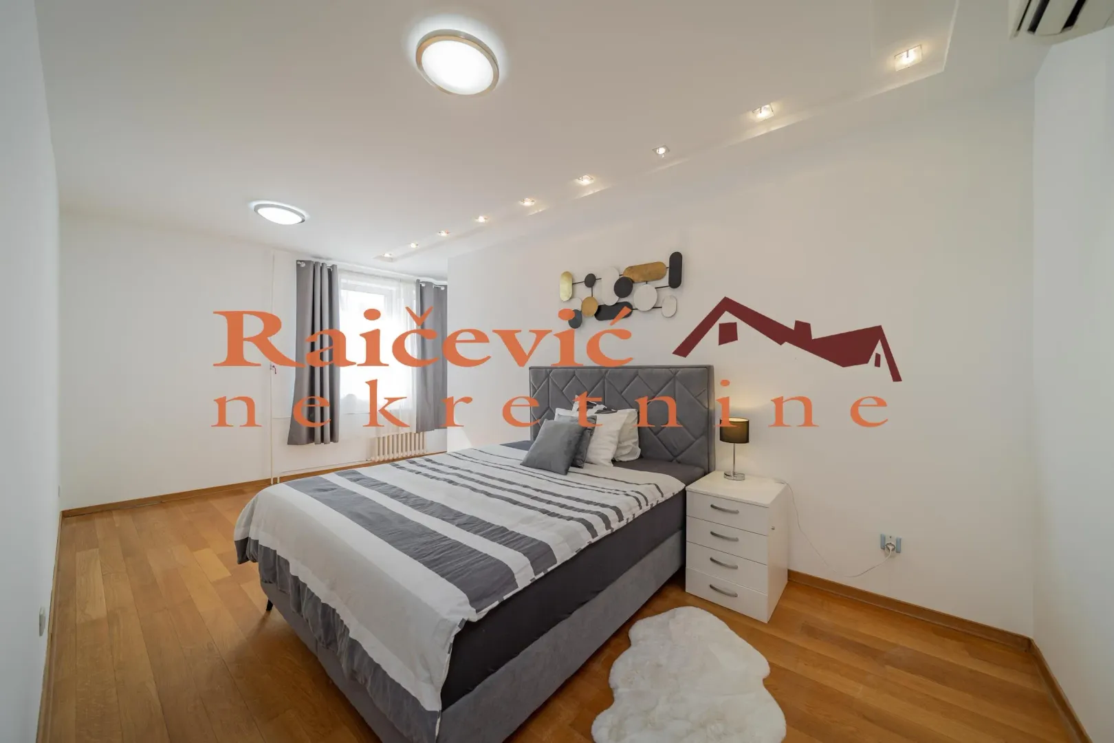 Prodaja, trosoban stan, 98m², Centar, Stara Pazova
