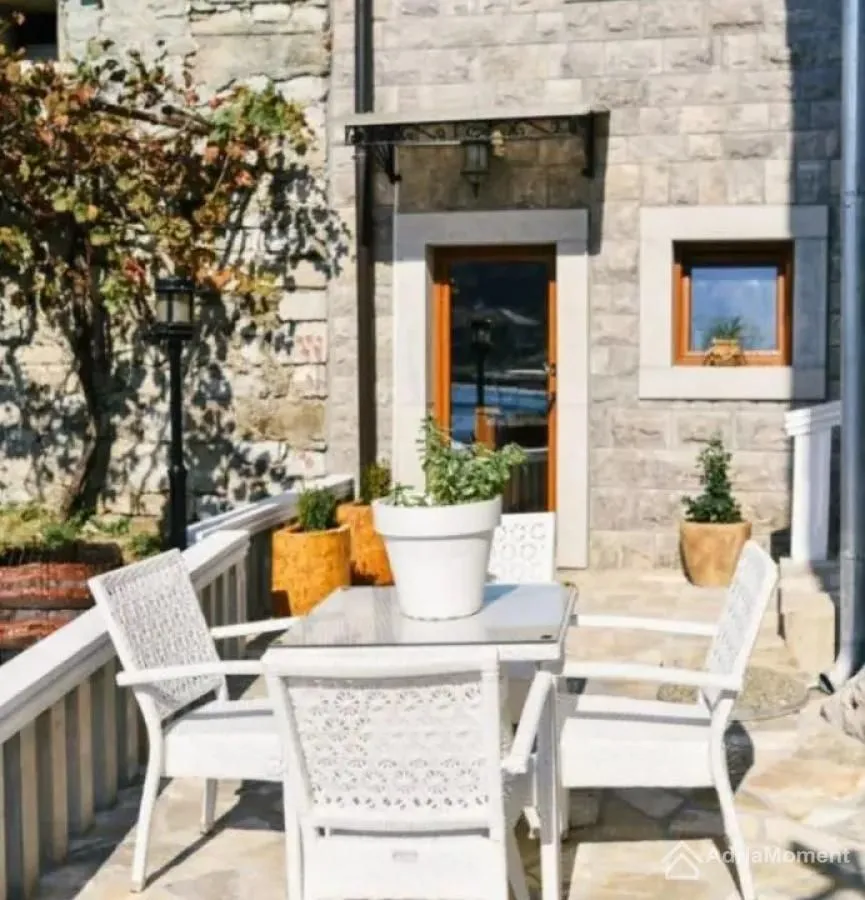 Prodaja, kuća, 114m², Tivat, Crna Gora