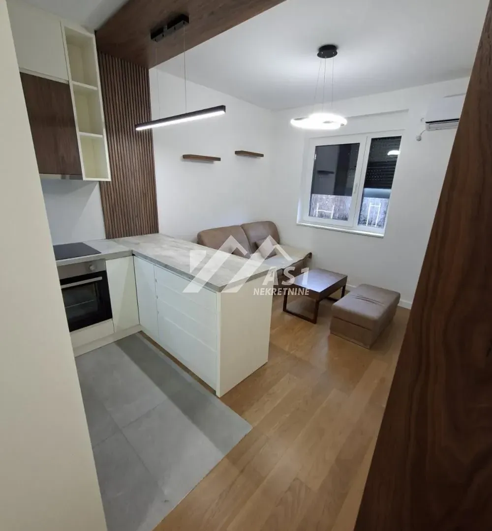Izdavanje, jednosoban stan, 36m², Bulevar Evrope, Novi Sad Sve Podlokacije