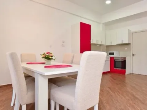 Izdavanje, dvosoban stan, 89m², Centar, Budva - image 4
